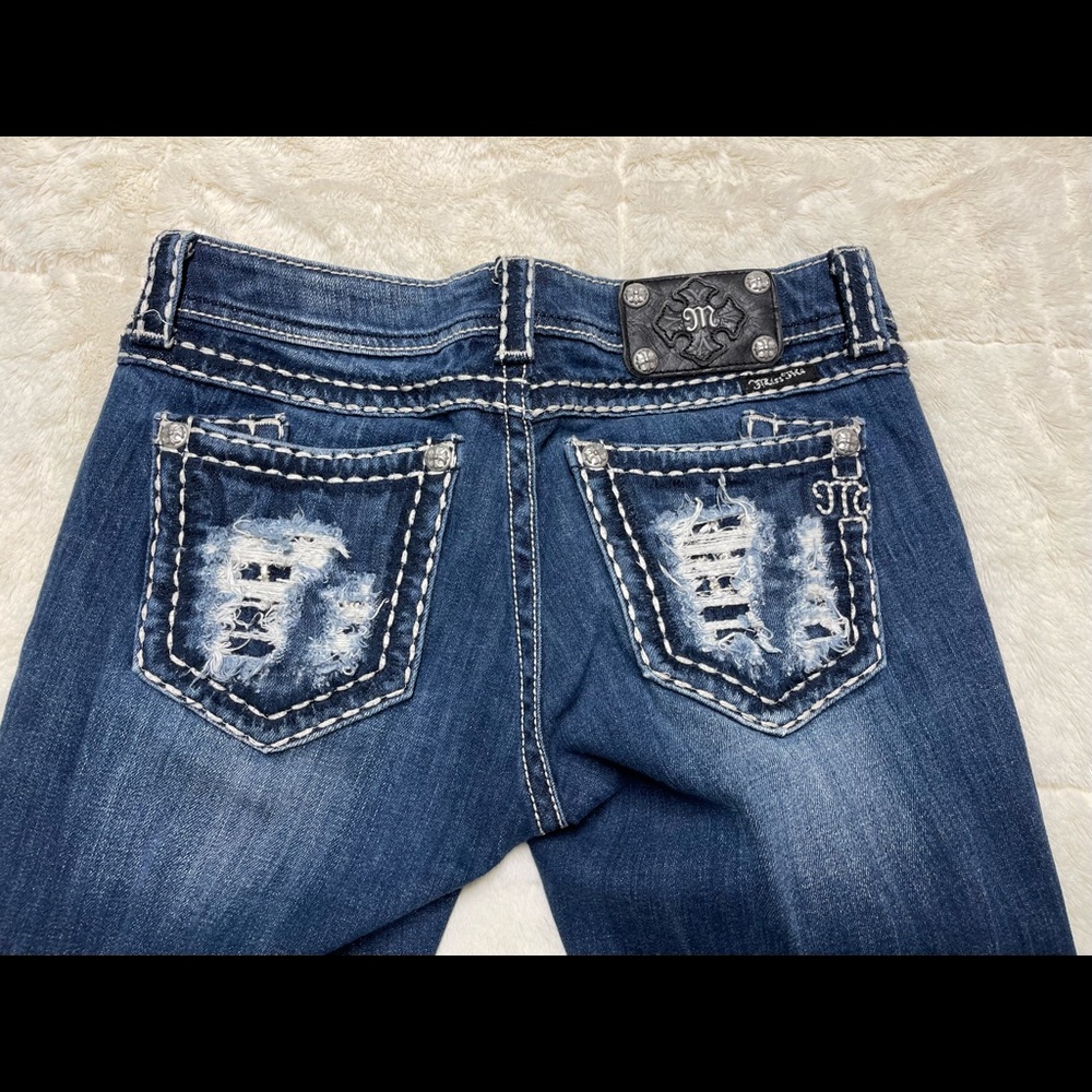 Women’s Miss Me 29 (waist) 35 (inseam/XXL) bootcut in EUC. Low rise. No stains.